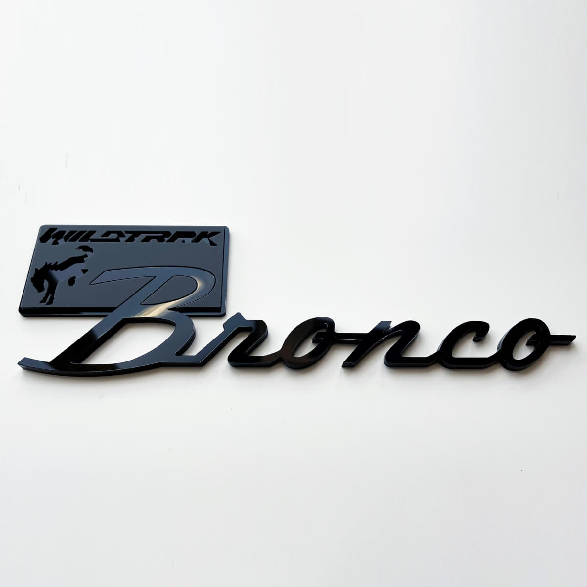 Bronco Wildtrak Fender Badges Tailgate Emblem 3D Badge Black vs Grey
